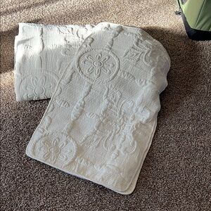 Elegant White Quilted Blanket